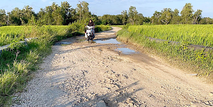 Kondisi Jalan Penghubung Tiga Kecamatan Rusak di Sumenep, Perhatian Pemerintah Diperlukan