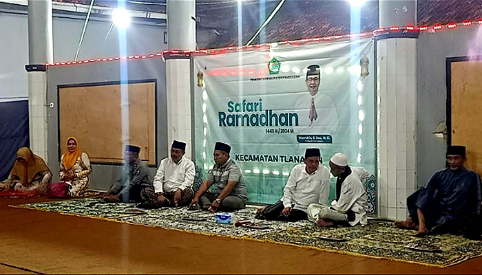 Safari Ramadhan, Pj Bupati Pamekasan Shalat Tarawih Bersama Masyarakat di Kecamatan Tlanakan