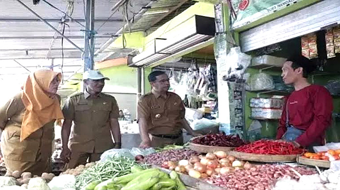 Harga Beras Melonjak, Pemkab Pamekasan  8 Ton Beras Murah di Pasar Pakong