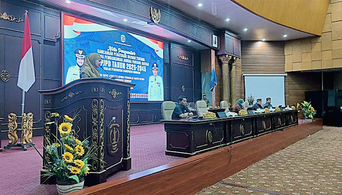 Laura Sampaikan Nota Pengantar RPJPD 2025 -2045 Dalam Paripurna DPRD Nunukan