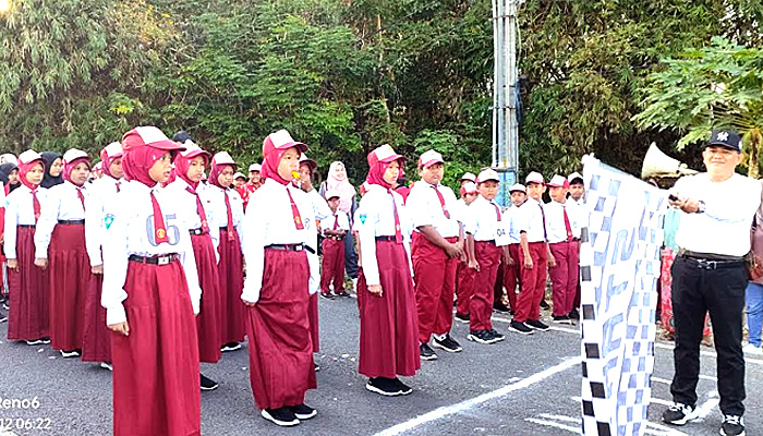 Perkuat Nasionalisme dan Cinta Tanah Air, Camat Lenteng Lepas Lomba Gerak Jalan