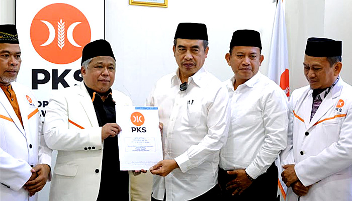 PKS Jatim serahkan SK DPP Cakada Kabupaten Madiun Dan Sumenep