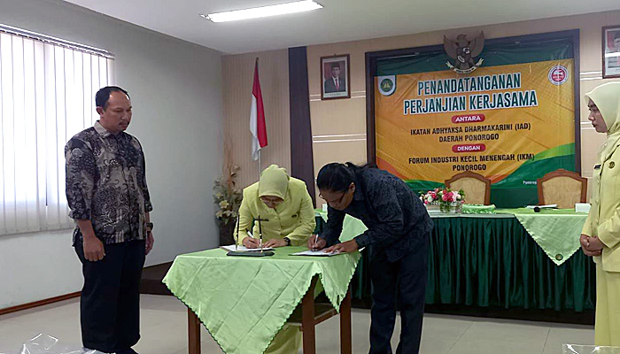 Forum IKM Ponorogo Lakukan MOU Bersama Ikatan Adyaksa Dharmakarini