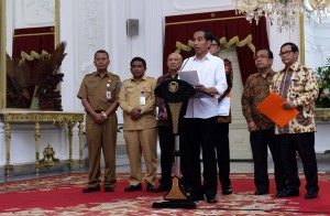 Presiden Jokowi saat memberikan keterangan pers, di Istana Merdeka, Jakarta, Senin (13/6) sore/Foto: Humas/Jay