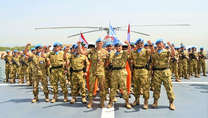 Force Commander UNIFIL Diantara Prajurit KRI Bung Tomo-357 usai menyampaikan breifing/Foto Istimewa