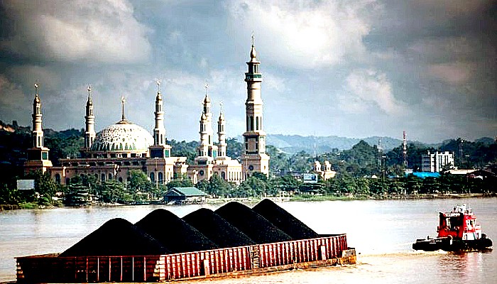 Cantiknya senja di Sungai Mahakam.