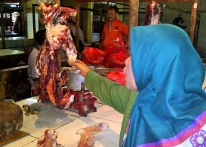 Dok. Salah satu pedangang di Pasar Semi Induk Pondok Gede, Bekasi / Senin (30/5/2016)/NUSANTARANEWS.CO/Ahmad Cinde