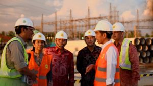 Presiden Jokowi saat meninjau lokasi pembangunan MPP 100MW, di Jungkat, Kab Mempawah, Kalbar (2/6)/Foto Humas Setkab/Dindha