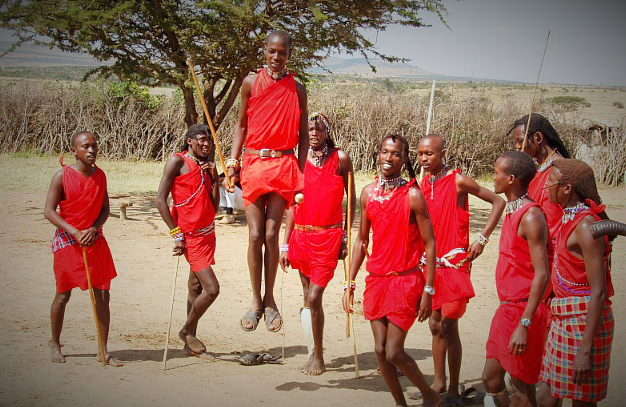 Suku Masai Tanzani main Jump/Foto nusantaranews via ghiboo