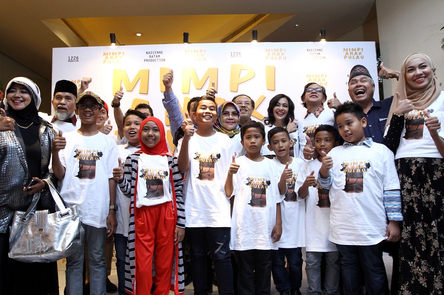 Foto bersama usai peluncuran film mimpi anak pulau/Foto nusantaranews (Fadilah)