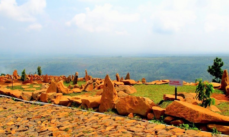 Bukit Batu Songgong Nganjuk Jawa Timur/Foto: Traveler Emer