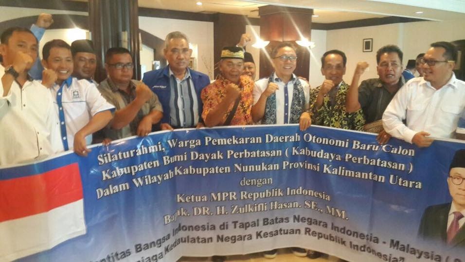 Ketua MPR-RI Zulkifli Hasan bersama para Aktivis Garda Pemuda Kabudaya di Tarakan, Sabtu (24/9)/Foto Santry