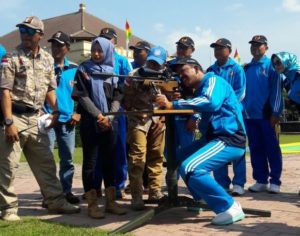 Seremonial pembukaan Porkab 5 dan Kejurkab 3 Panjat Tebing oleh Bupati Ponorogo dengan menembak tangkai balon udara/Foto Nusantaranews/Cholis