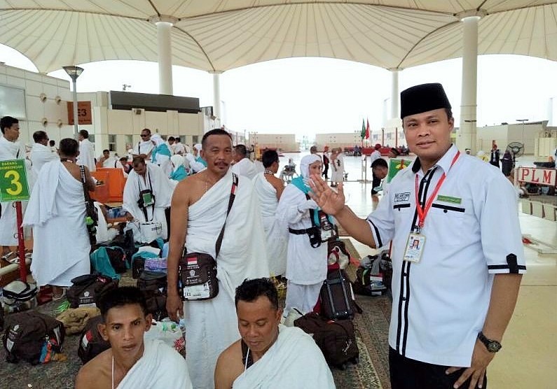 Kadaker Airport bersama jemaah di Bandara Internasional King Abdul Aziz (KAAIA) Jeddah./Foto dok kemenag/mch