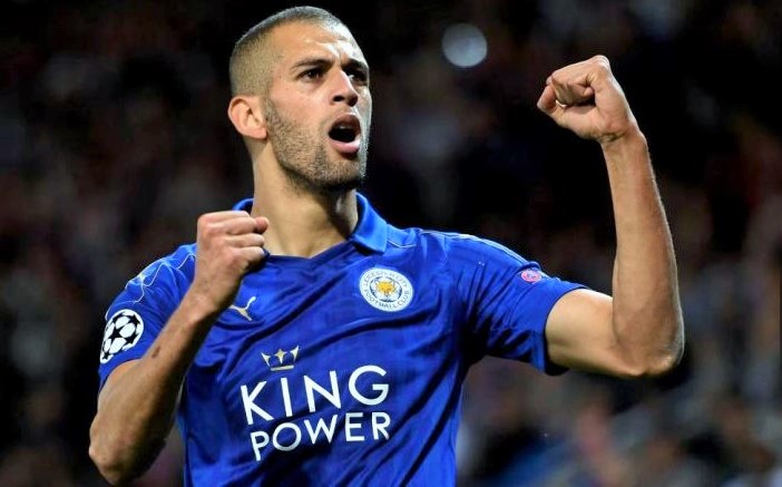 Penahbisan Islam Slimani Sebagai Pembunuh Naga Porto/Foto: panditfootball.com