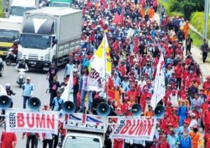 Unjuk Rasa di depan Kementerian BUMN/beritatrans.com