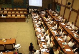 Suasana rapat Komisi VII dengan Menko Maritim Luhut BP beserta jajaran Kementerian ESDM/Nusantaranews Photo/Deni Muhtarudin