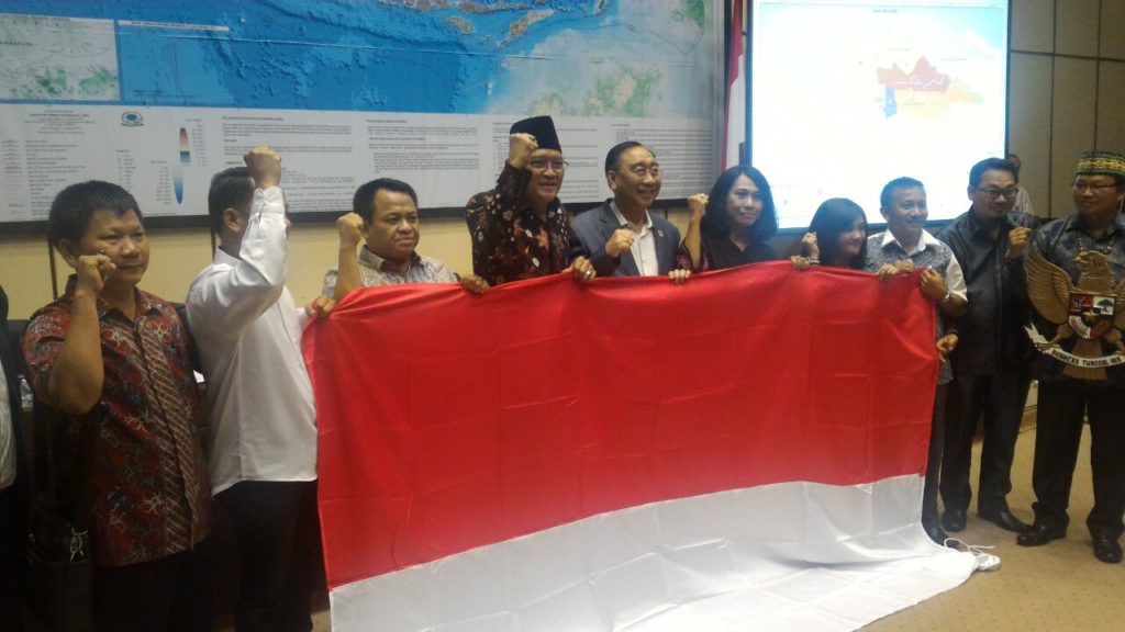 Masyarakat DOB Kabudaya beserta Anggota Komisi II DPR RI/Foto nusantaranews/Muhtar