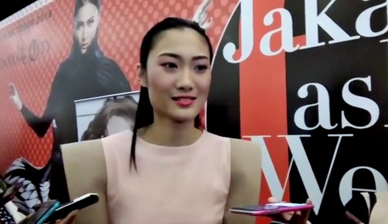 Ayu Gani i Jakarta Fashion Week 2017, Selasa (25/10)/Foto: Via YouTube