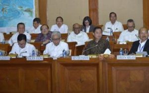 Menteri ESDM melakukan Rapat Kerja dengan Anggota DPR Komisi VII membahas Penyesuaian RKAKL Kementerian ESDM TA 2017 di Gedung Nusantara I, DPR RI, Kamis (20/10)/Foto: Dok. Humas ESDM