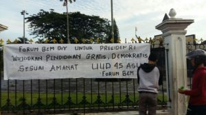 Pajangan Posters di Sekitar Rute Perlintasan Presiden di Jogja/Foto nusantaranews