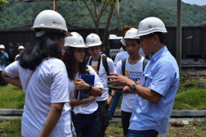 mahasiswa asing peserta Summer Program Institut Informatika dan Bisnis (IBI) Darmajaya melakukan kunjungan industri ke PT Bukit Asam Tarahan Foto Hendra Wahyuno/Nusantaranews