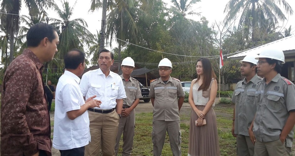 Menko Maritim di depan para pemuka masyarakat dan jajaran pemerintah daerah di Lombok Tengah, Selasa (25,10) Foto Humas Kemaritiman Nusantaranews