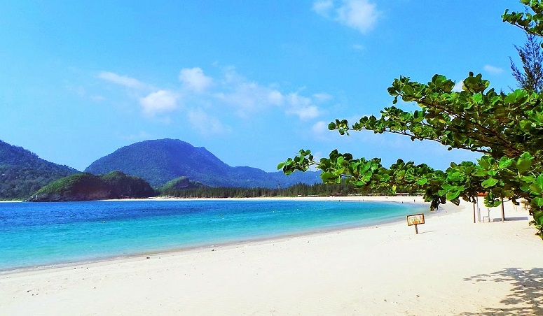 Pantai Kuala Merisi/Foto: DOk. indonesiatourism.com