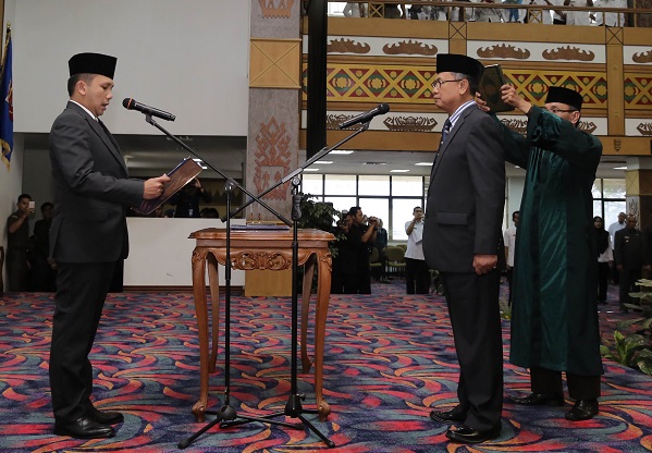 Pengambilan sumpah jabatan kepada Sutono sebagai Sekda Provinsi oleh Gubernur Lampun Foto Hendra Wahyuno/Nusantaranews