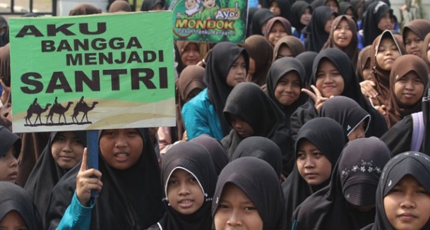 Para Santriwati Lakukan Kirap Jelang Hari Santri Nasional Foto Via Tempo.co