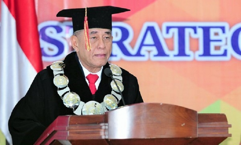 Menhan saat sambutan di acara prosesi Wisuda Mahasiswa Lulusan Program Pasca Sarjana (S-2) Magister Ilmu Pertahanan Universitas Pertahanan (Unhan) Tahun Akademik 2015-2016/Foto: Dok. Kemenhan