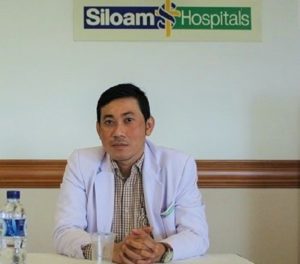 dr. Putut Sugiantoro, SpOT(K) dalam seminar umum Tips Mengenali dan Mengatasi Tulang Keropos yang digelar SHLV di Siloam Hospitals Lippo Village, Karawaci, Tangerang, Sabtu (12/3/2016)/Foto: dok. Siloam Hispitals