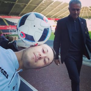 Ash Randall Dikerjain Oleh Mourinho. Foto Dok. @AshFreestyle