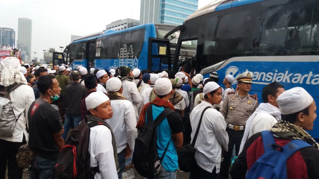 Bus pengangkut Aksi Massa Demo 411 lalu. Foto via Elshinta