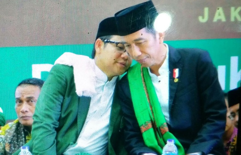 Cak Imin Bisiki Presiden Jokowi di #SilatnasUlamaRakyat / Foto Istimewa (Dok. Saiful Aiman ‏@sfl_aimn)