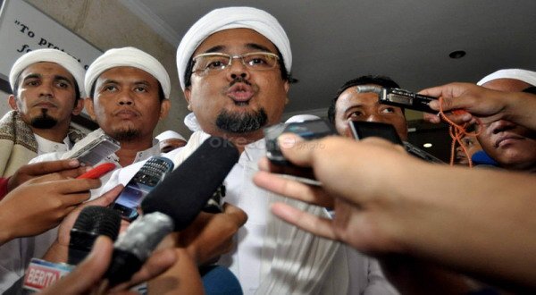 Habib Rizieq selaku Ketua Pembina Gerakan Nasional Pengawal Fatwa MUI (GNPF-MUI). Foto via warta politik