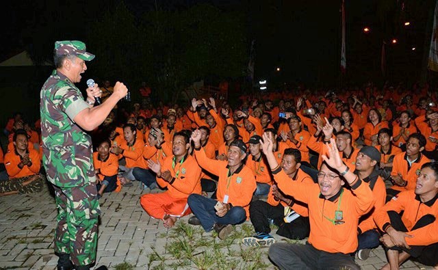 Komandan Korem 052 /Wkr Kolonel Inf Iwan Setiawan memberikan ceramah Wawasan Kebangsaan Kepada peserta Jambore Ormas se-Kota Tangerang/Foto: Dok. Puspen tniad.mil.id