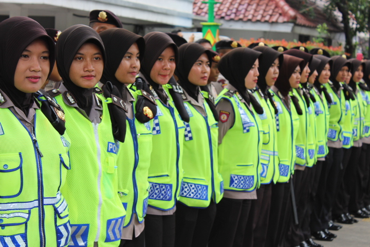 Para Polwan Berjilbab Amankan Aksi Damai 4 November. Foto Andika/Nusantaranews