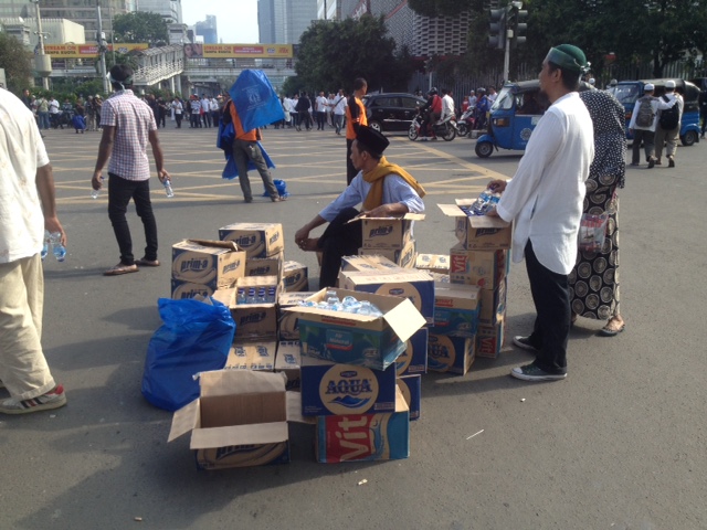 Pasokan Logistik Untuk Peserta Aksi 4 November. Foto Andika/Nusantaranews