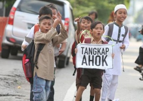 Tuntutan Agar Ahok Diproses Hukum. Foto via tribun