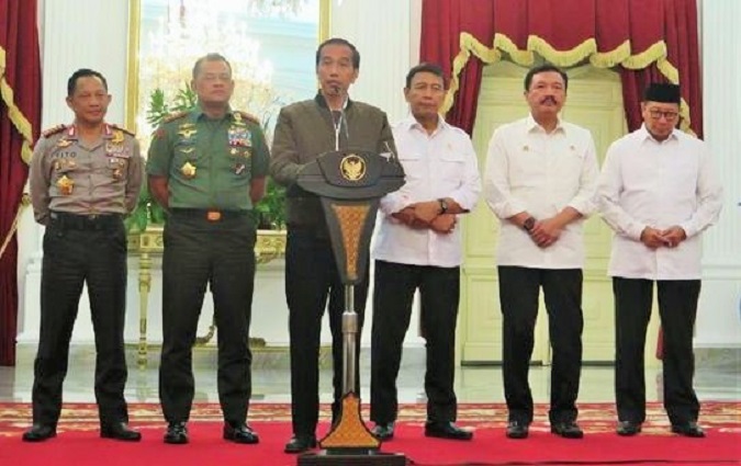 Presiden Joko Widodo menggelar rapat terbatas di Istana Negara bahas situasi Jakarta setelah terjadi gesekan antara massa aksi dengan aparat/Foto: Setkab