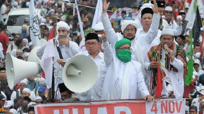 Wakil Ketua DPR Fadli Zon dan Fahri Hamzah di atas mobil Komando Demo 411/Foto: dok. Merdeka.com/imam buhori