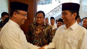 “Senang jumpa lg. Smg P.@jokowi dimudahkan jalankan amanah memimpin Republik. Mugi2 tansah rahayu lan kalimpahan barokah saking Gusti Allah,” tulis Anies Baswedan via akun ‏@aniesbaswedan.