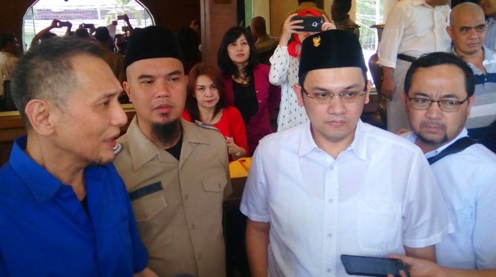 Ahmad Dhani dan Farhat Abbas. Foto Andika/Nusantaranews