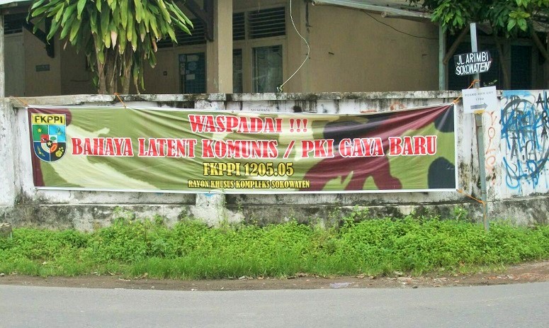 Spanduk: Waspadai Bahaya Laten Komunis / PKI Gaya Baru, FKKPI 1205.05, Rayon Khusus Kompleks Sorowajan/Foto: Risikiana/ NUSANTARAnews