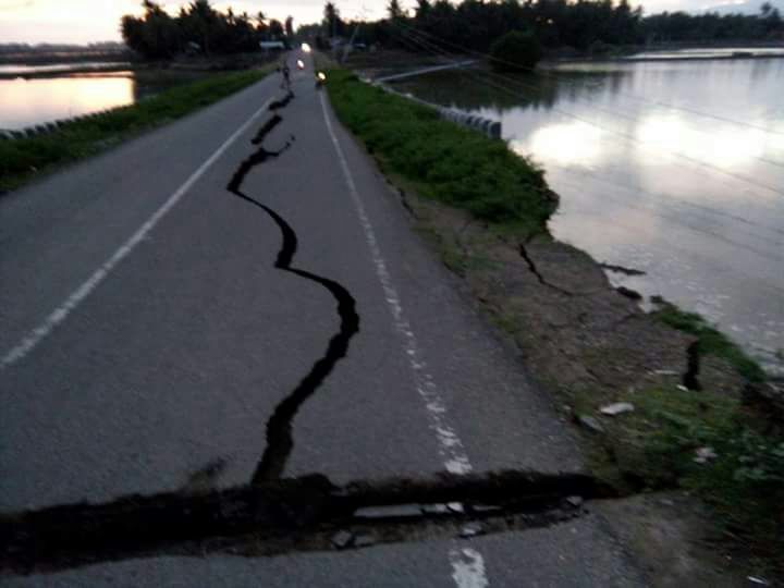 Kondisi Jalan Raya Usai Diguncang Gempa 6,4SR/Foto Istimewa