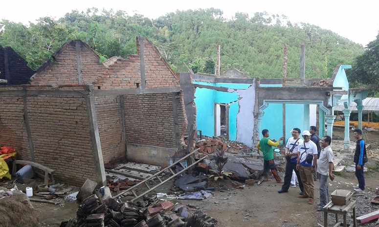 Rumah Kateni, warga Desa Tempuran, Sawoo, Ponorogo hancur akibat bencana alam/Foto Nurcholis /NUSANTARAnews