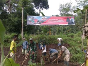 Begini Cara Koramil 0824/26 Jelbuk Bermanunggal Bersama Rakyat/Foto Sis24