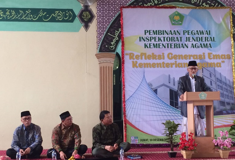 Wakil Rais Aam PBNU KH Miftahul Akhyar saat memberikan tausiyah dan pembekalan kepada para pegawai Inspektorat Jenderal Kemenag/Foto Tan