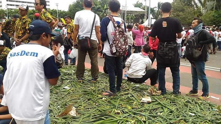 Taman Rusak dan Sampah Berserakan Usai CFD Aksi 412/ Foto Istimewa